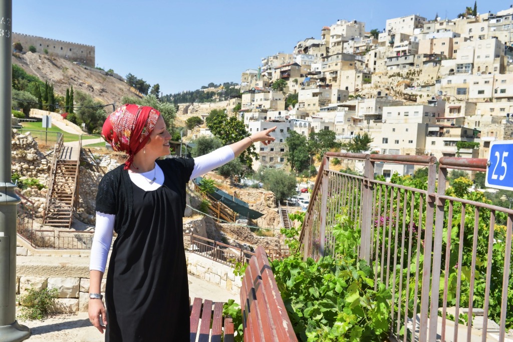 נשים ירושלמיות פותחות את ביתן במסגרת סיורי סליחות
